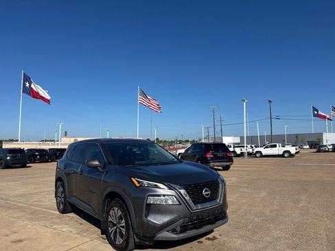 Certified 2023 Nissan Rogue SV FWD image 2