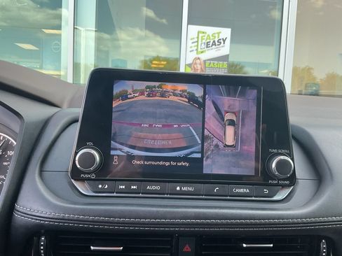 Used 2021 Nissan Rogue SV FWD image 24