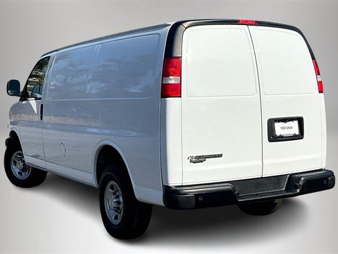 Certified 2022 Chevrolet Express 2500 w/ Driver Convenience Package image 5