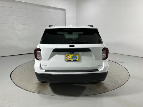 Used 2020 Ford Explorer XLT AWD/4WD image 31
