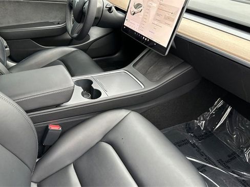 Used 2021 Tesla Model 3 Standard Range Plus image 17