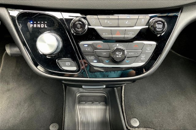 Used 2025 Chrysler Pacifica Select FWD image 17