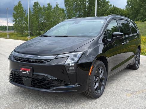 New 2027 Chrysler Pacifica Limited AWD/4WD image 2