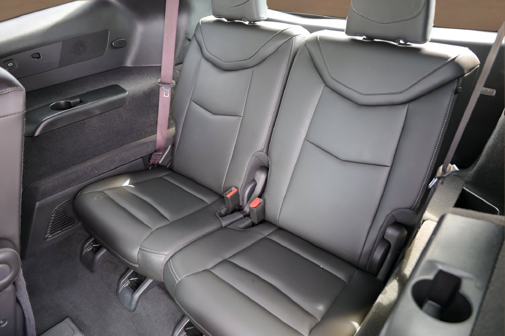 Certified 2025 Cadillac XT6 Premium Luxury FWD image 29
