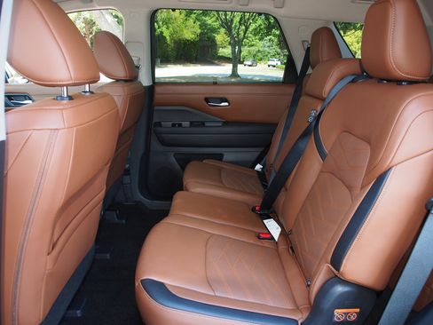 Used 2024 Nissan Pathfinder Platinum w/ Cargo Package FWD image 22