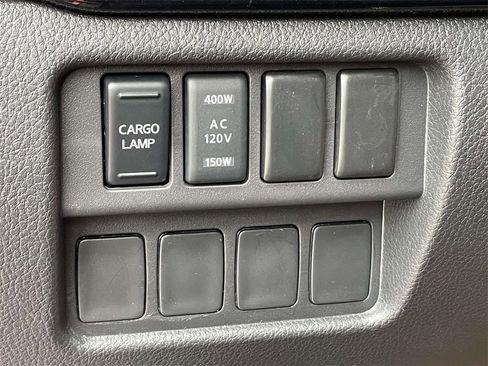 Used 2024 Nissan Titan SV w/ SV Convenience Package image 31