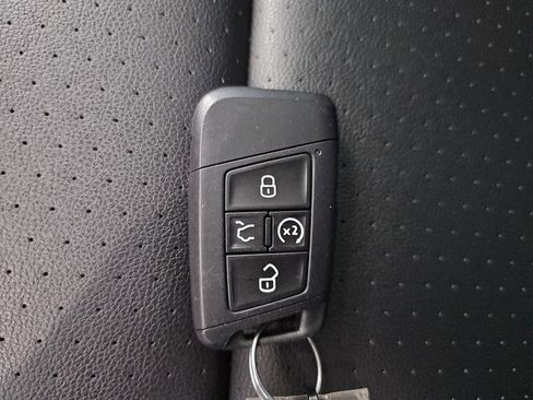 Used 2021 Volkswagen Atlas SEL R-Line image 38