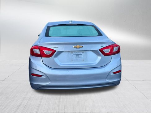 Used 2017 Chevrolet Cruze LT w/ Convenience Package image 5