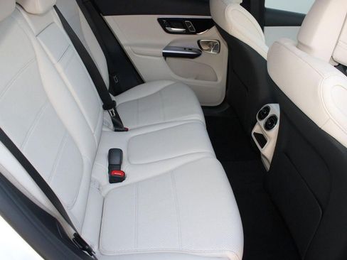 Used 2026 Mercedes-Benz GLC 300 image 31