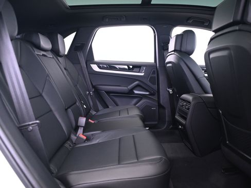 Certified 2025 Porsche Cayenne image 23