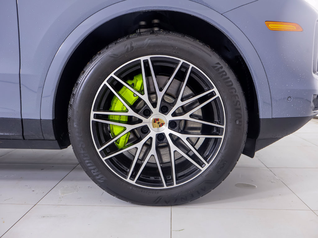 Certified 2026 Porsche Cayenne E-Hybrid Coupe AWD/4WD image 31