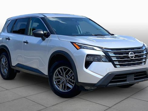 Used 2024 Nissan Rogue S FWD image 3