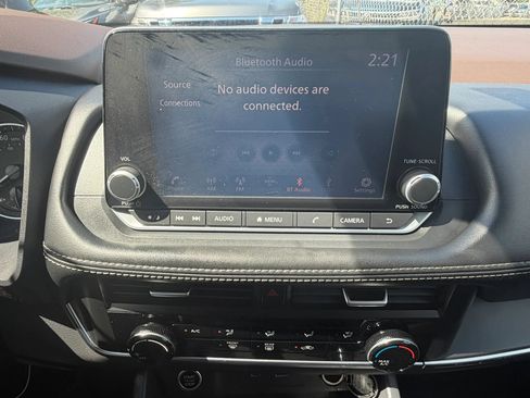 Used 2023 Nissan Rogue S FWD image 18
