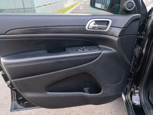 Used 2020 Jeep Grand Cherokee Laredo AWD/4WD image 9