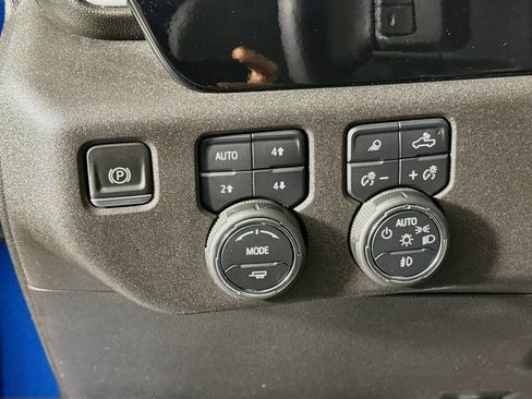 Used 2022 Chevrolet Silverado 1500 LTZ AWD/4WD image 10