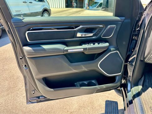 Used 2019 RAM 1500 Laramie AWD/4WD image 10