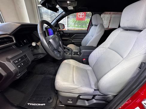 Used 2025 Toyota Tacoma SR5 AWD/4WD image 19