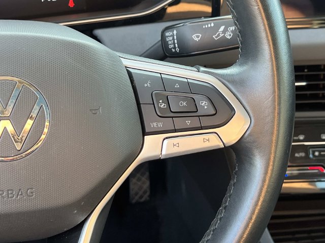 Used 2025 Volkswagen Jetta SE FWD image 29