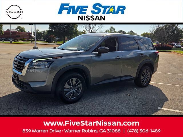 Used 2024 Nissan Pathfinder S FWD image 3