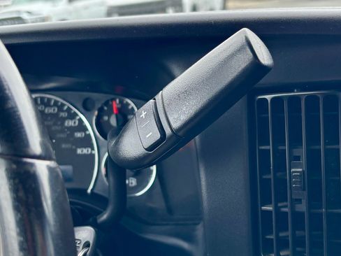 Used 2017 Chevrolet Express 3500 Extended image 19