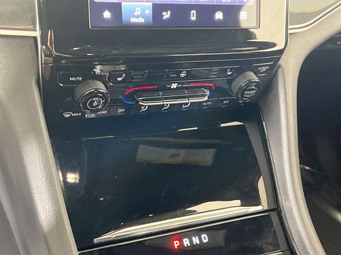 Used 2023 Jeep Grand Cherokee Altitude image 15