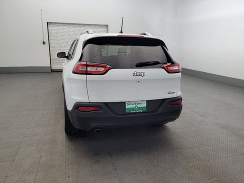 Used 2018 Jeep Cherokee Latitude Plus w/ Cold Weather Group image 6