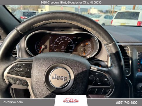 Used 2018 Jeep Grand Cherokee Laredo image 13