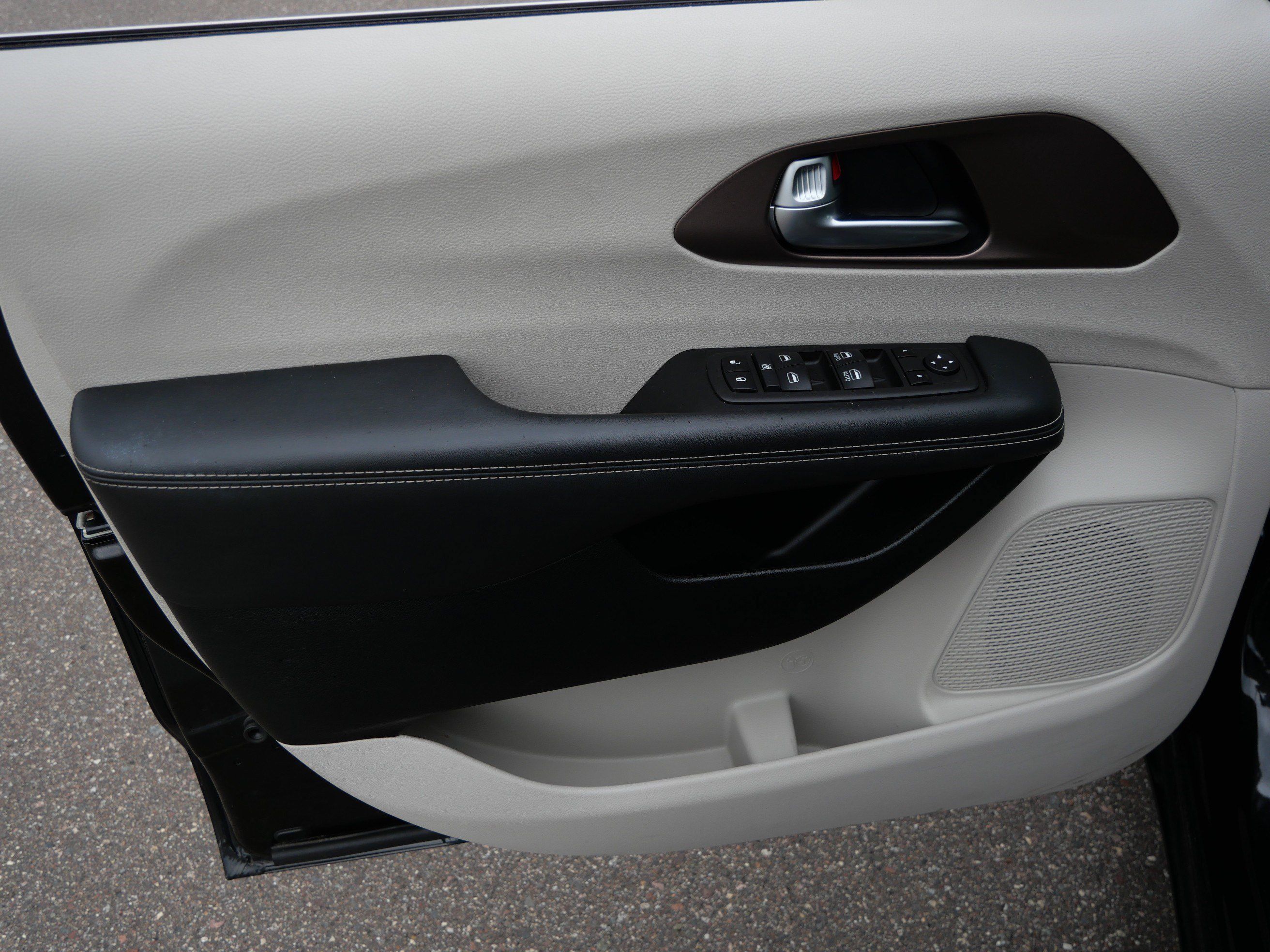 Used 2024 Chrysler Voyager LX FWD image 20