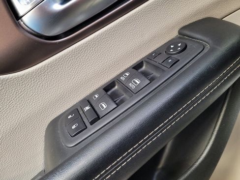 Used 2023 Chrysler Voyager LX FWD image 27