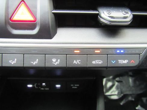 Used 2025 Kia K4 LXS image 41