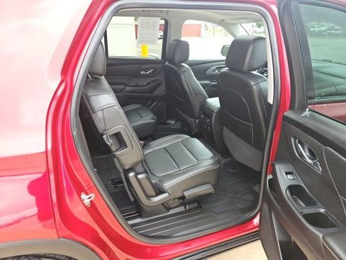 Used 2021 Chevrolet Traverse RS image 28