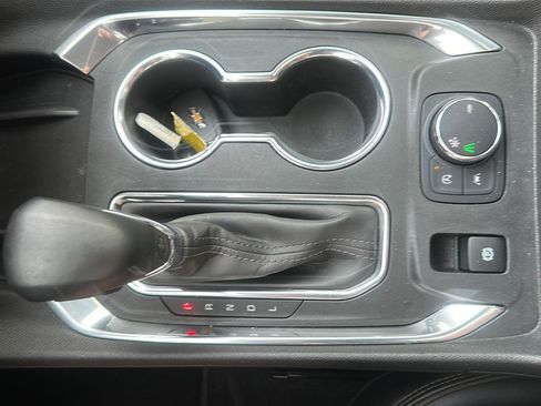 Used 2023 Chevrolet Traverse High Country FWD image 98