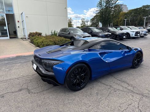 Used 2023 McLaren Artura RWD image 5
