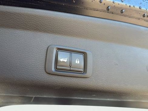 Used 2024 Mitsubishi Outlander 4WD Plug-In Hybrid image 10