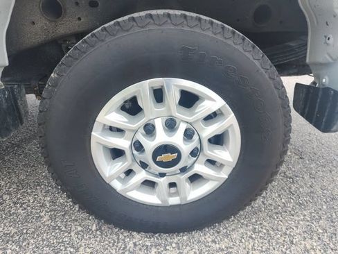 Used 2025 Chevrolet Silverado 2500 LT w/ Convenience Package AWD/4WD image 13