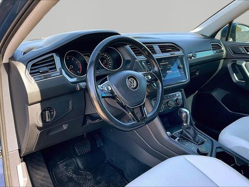 Used 2019 Volkswagen Tiguan SE image 14