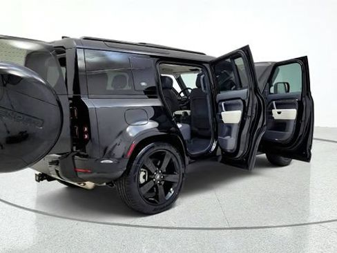 Used 2024 Land Rover Defender 110 X-Dynamic SE AWD/4WD image 18