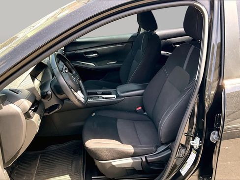 Used 2023 Nissan Sentra SV w/ All-Weather Package FWD image 8