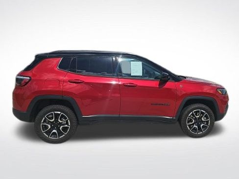 Used 2025 Jeep Compass Trailhawk AWD/4WD image 9
