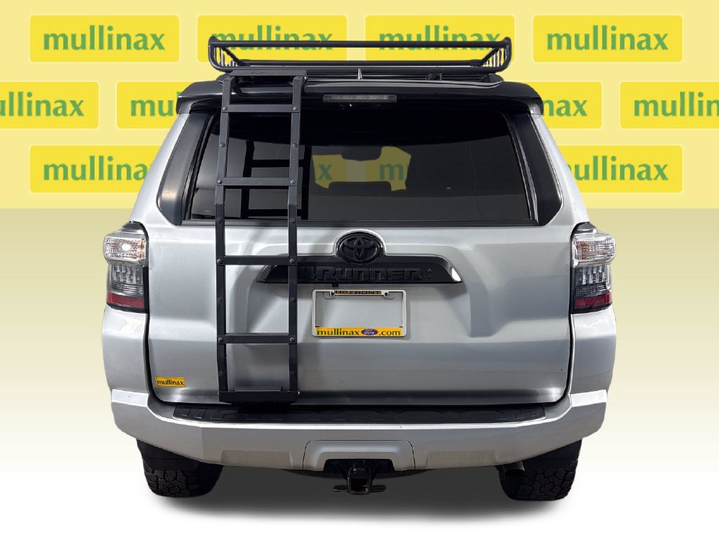 Used 2021 Toyota 4Runner Venture w/ Moonroof Package AWD/4WD image 8