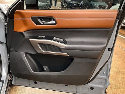 Used 2023 Nissan Pathfinder Platinum w/ Cargo Package image 25