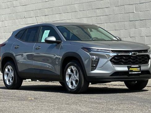 New 2026 Chevrolet Trax LS w/ LS Convenience Package FWD image 2