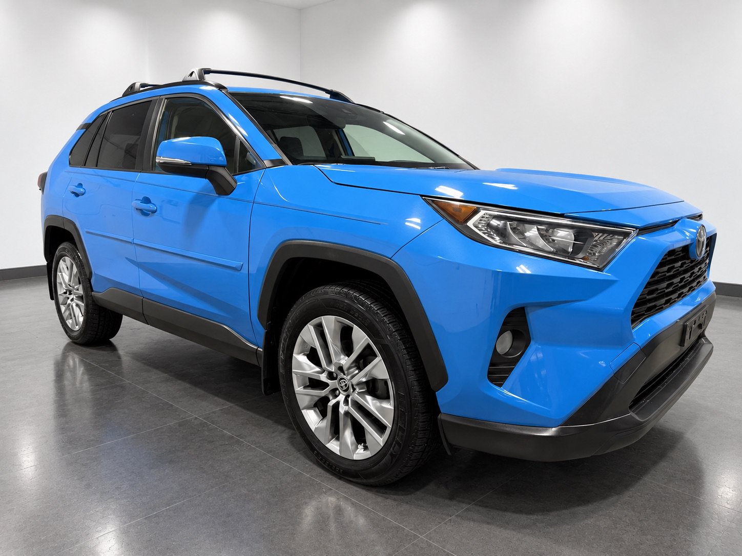 Used 2020 Toyota RAV4 XLE Premium AWD/4WD image 2