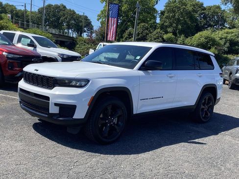 Used 2023 Jeep Grand Cherokee L Laredo RWD image 3
