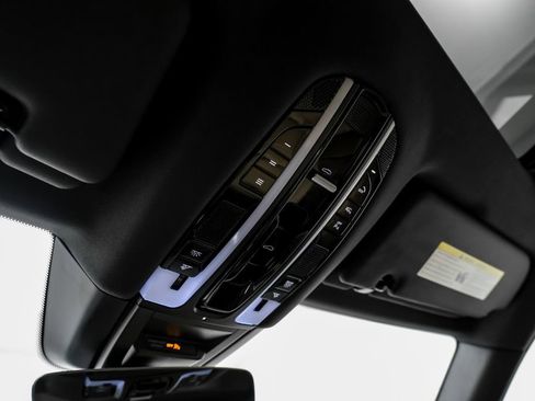 Used 2023 Porsche Cayenne Platinum Edition AWD/4WD image 25