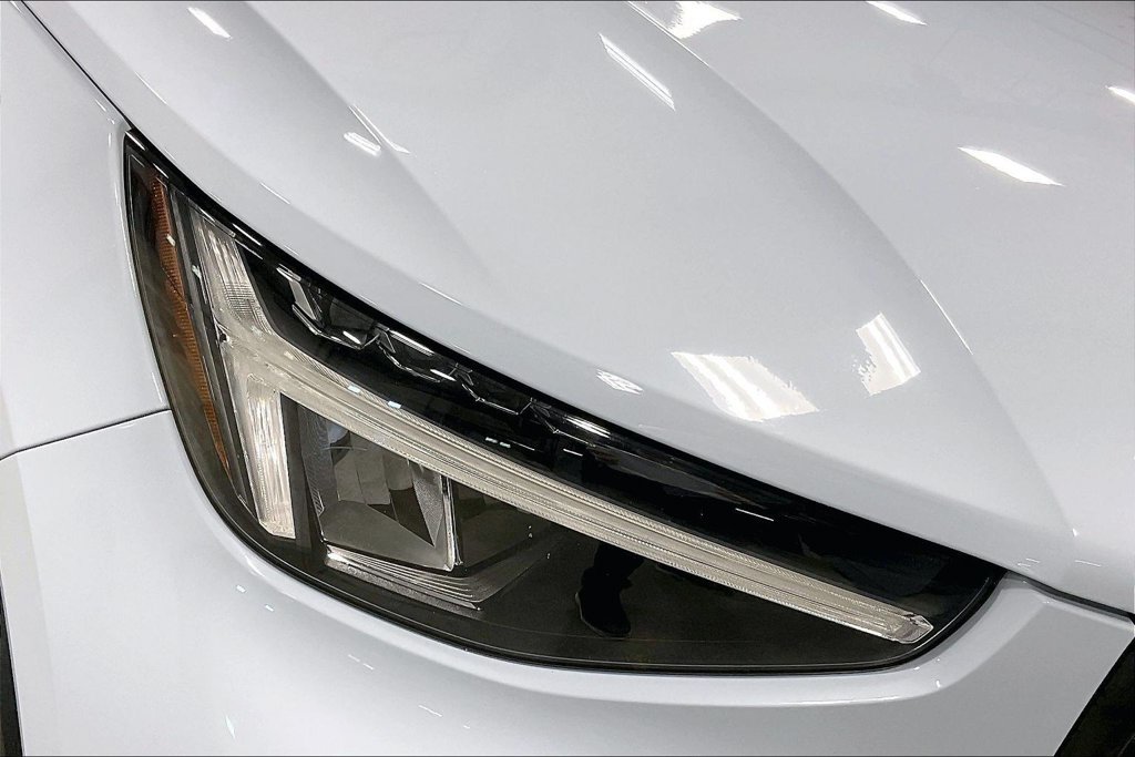 Certified 2024 Volvo XC40 B5 Core AWD/4WD image 33
