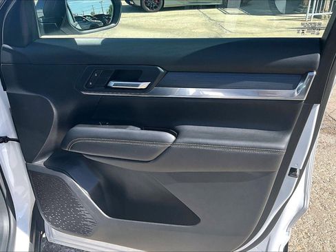 Used 2025 GMC Terrain Elevation AWD/4WD image 27