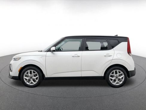 Used 2025 Kia Soul LX w/ LX Technology Package FWD image 4