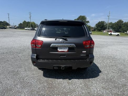 Used 2015 Toyota Sequoia Platinum RWD image 3