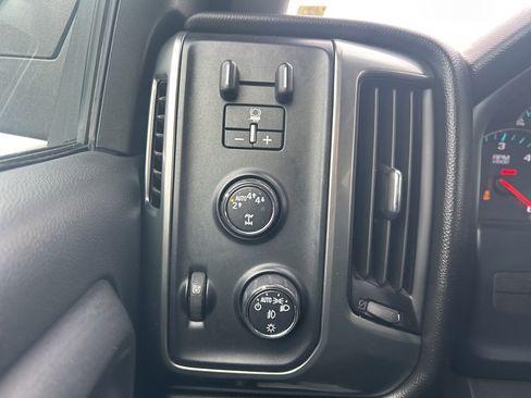 Used 2018 Chevrolet Silverado 1500 LT w/ All Star Edition image 27